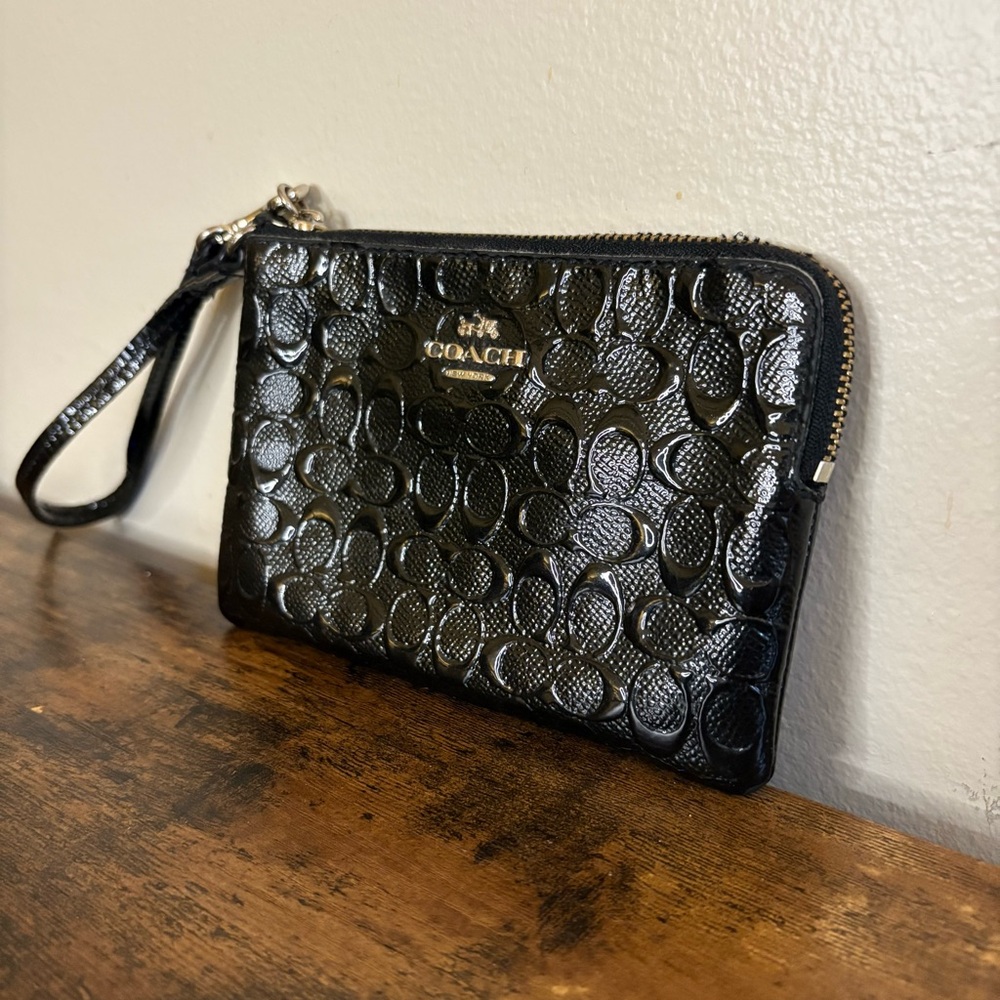 Coach | Corner Zip Wristlet Debossed Leather, Black - Picture 5 of 13